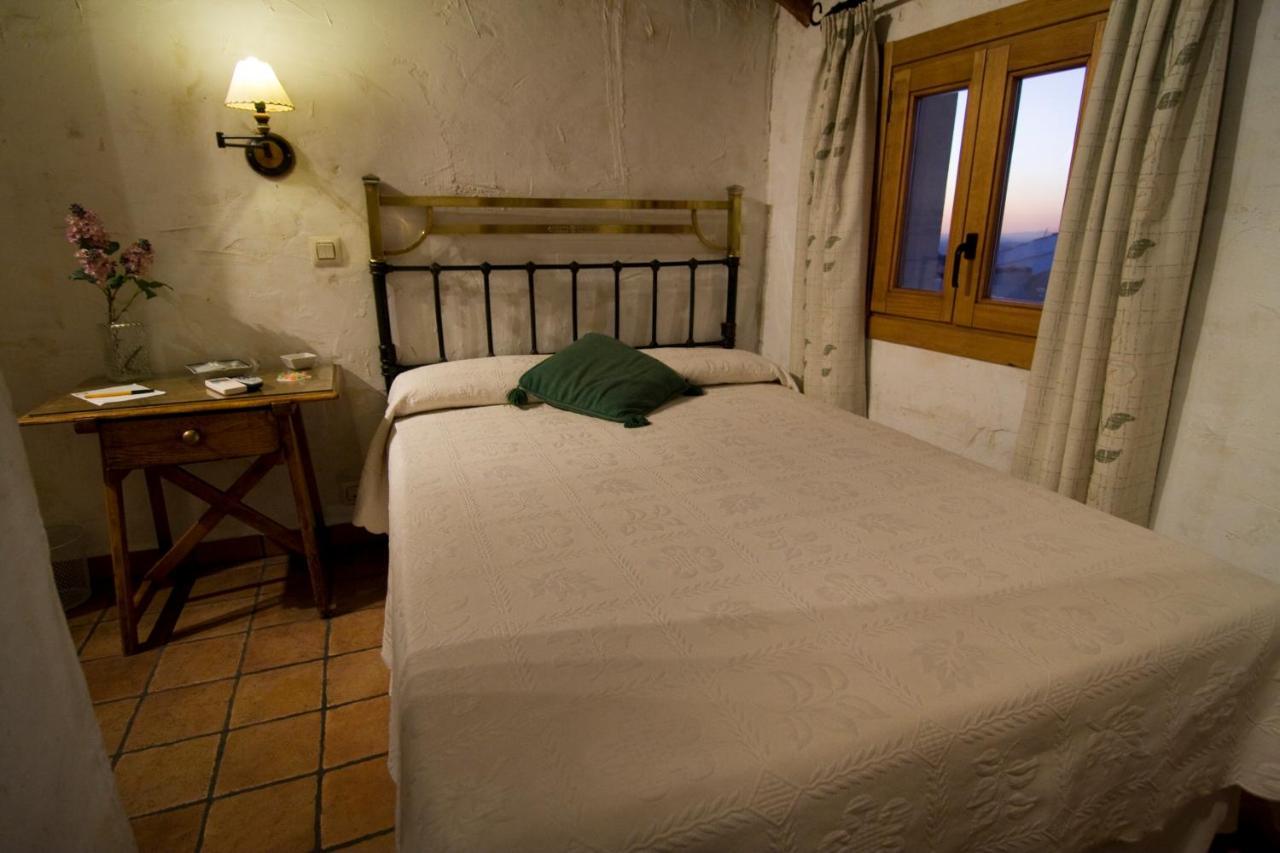 Single Room,784040475:JPEG
